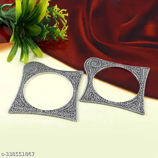 Silver-Toned Oxidized Bangles Ethnic Kada in Square Shape Pattern